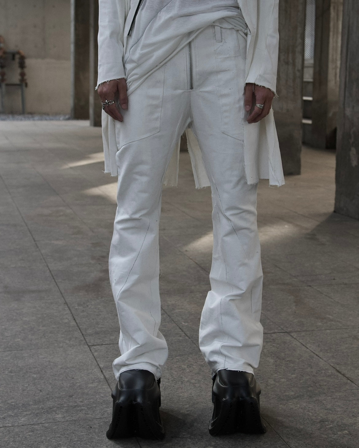 TØRNAD - WAXED COATED TORNADO FLARED JEANS - WHITE