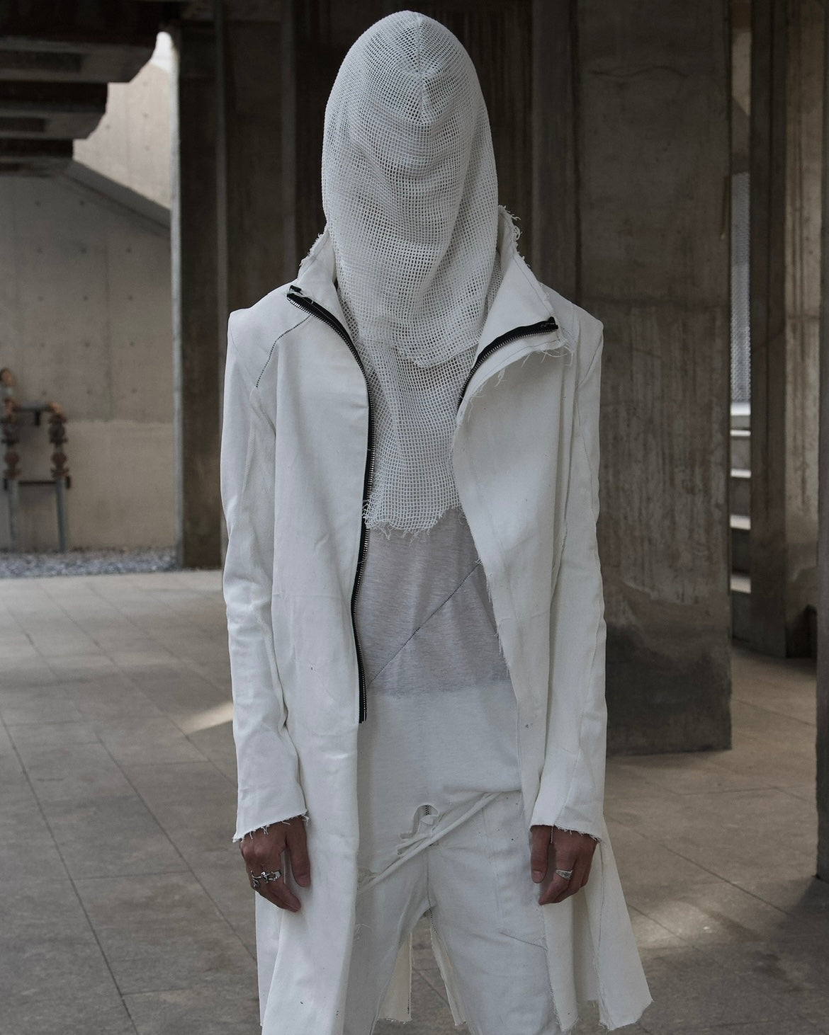 SLÁÜE - WAXED COATED CANVAS OVERLOCK LONG COAT- WHITE