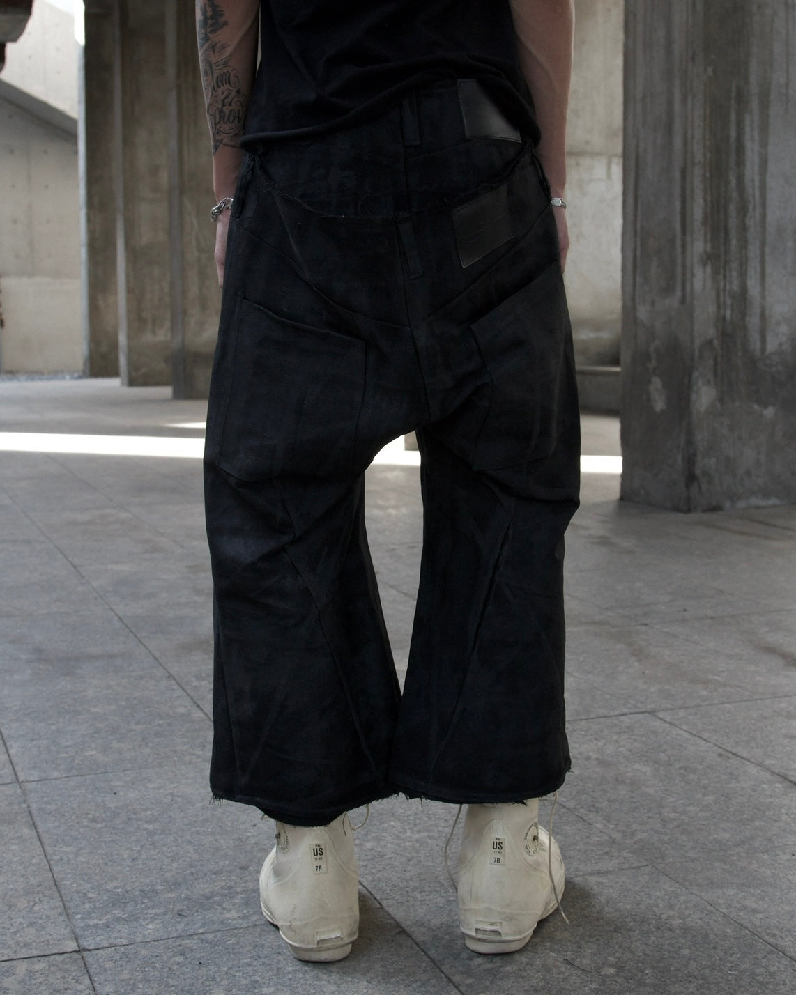 DLOUT - WAXED COATED DOUBLE WAIST CROPPED JEANS - BLACK