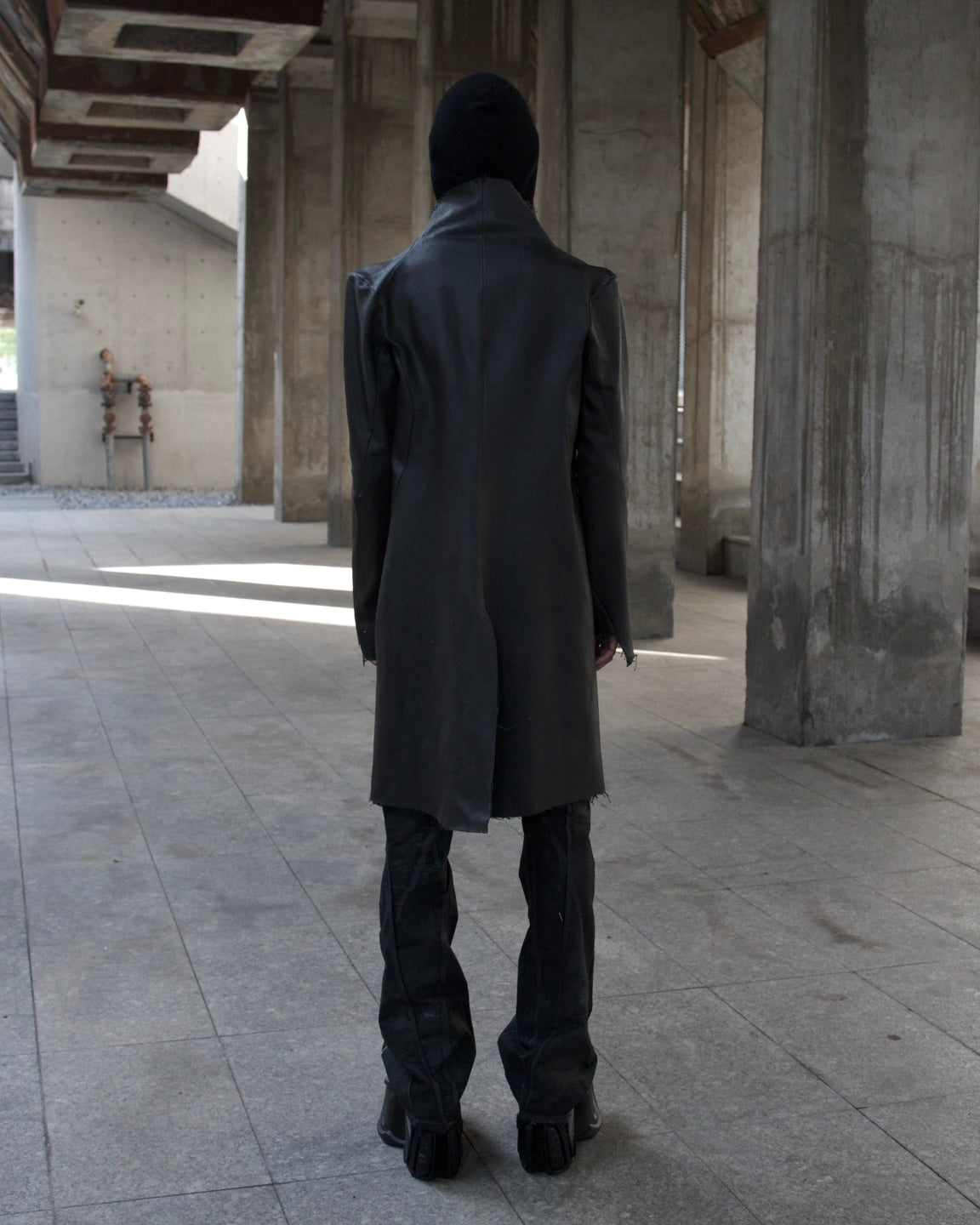 SLÁÜE - WAXED COATED CANVAS OVERLOCK LONG COAT- BLACK