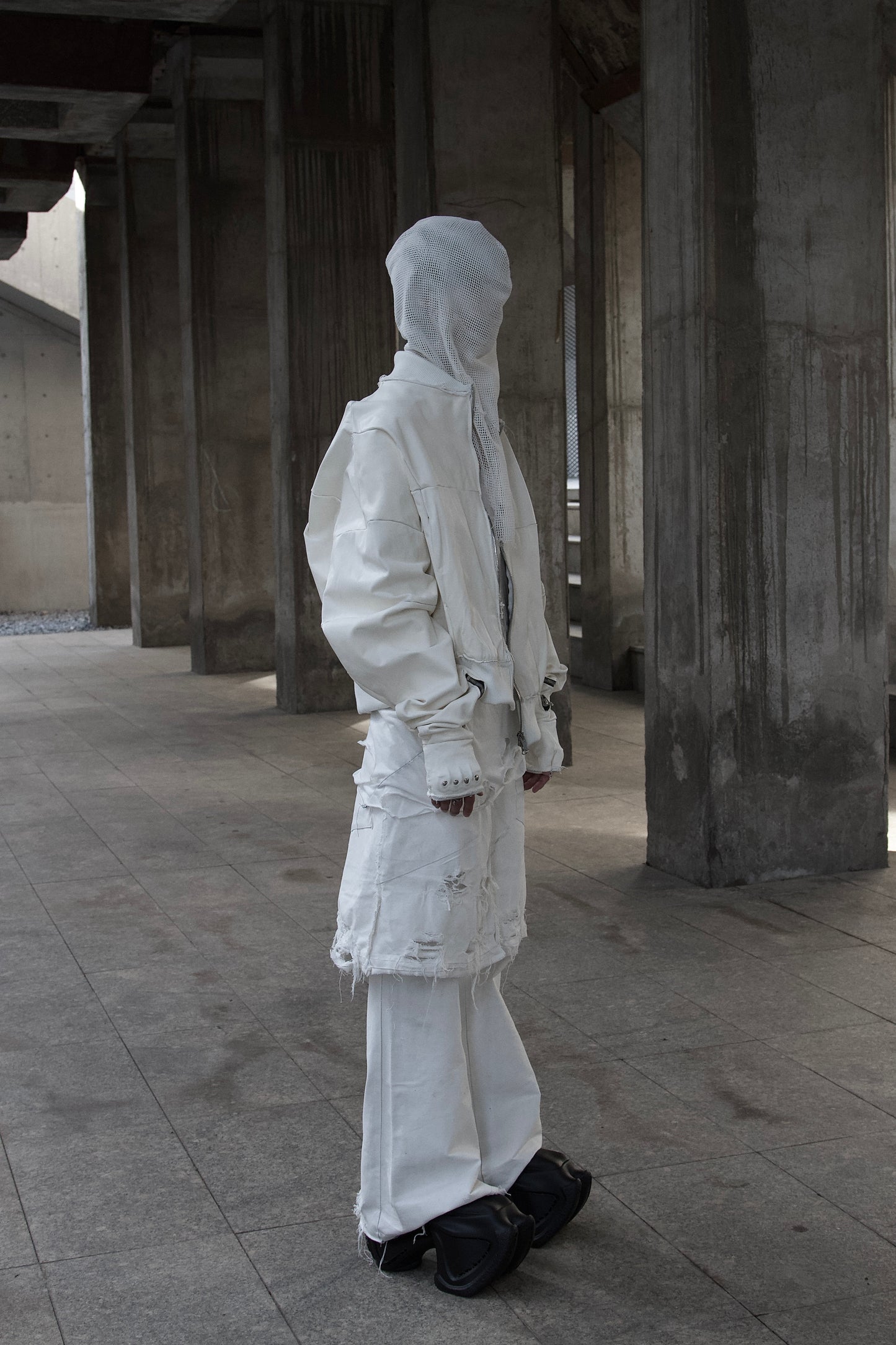 ÇREUX - PRØSTHETIC GLØVE BOMBER - WHITE