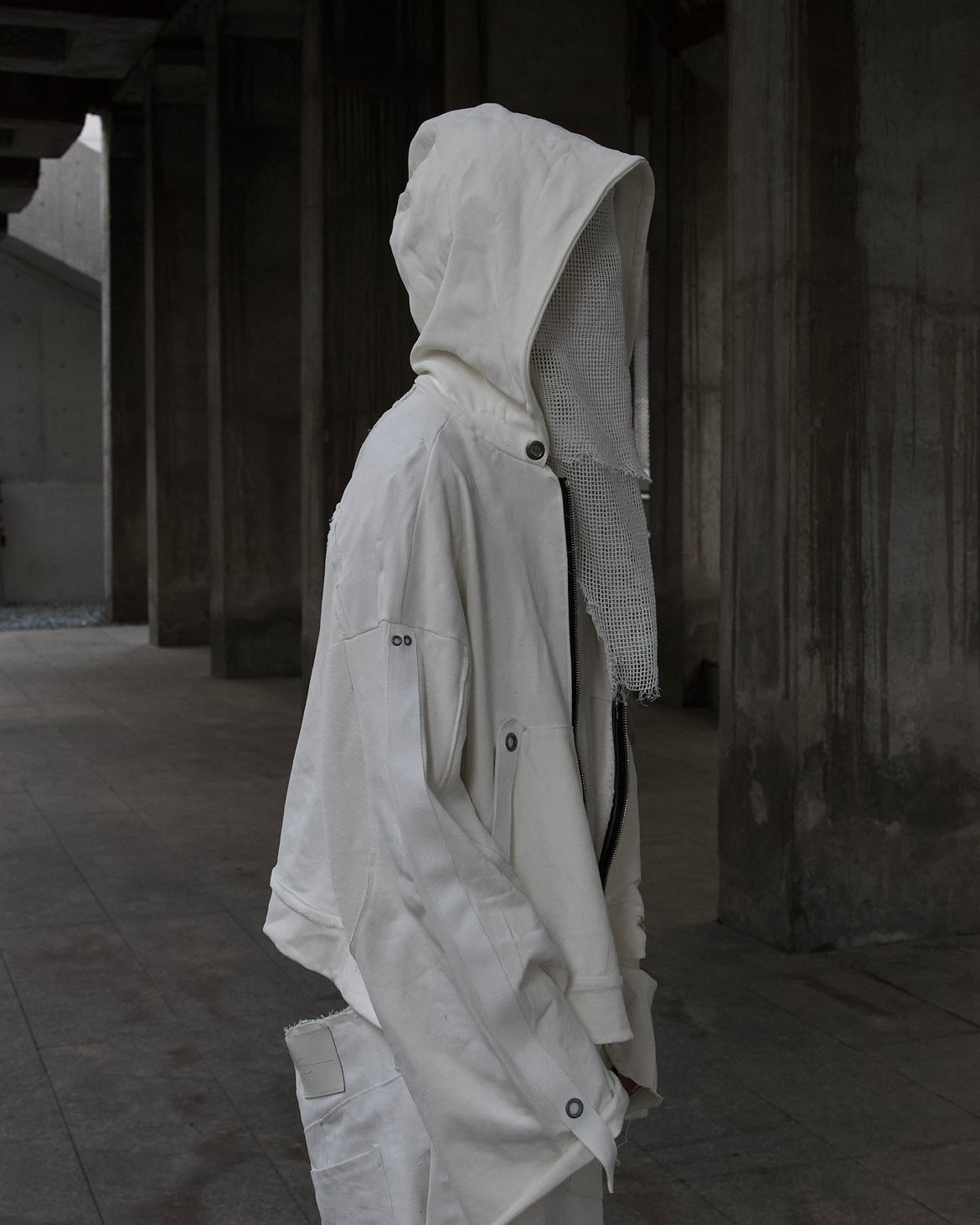 SEUL - WAXED COATED OVERSIZE ZIP UP HOODIE - WHITE