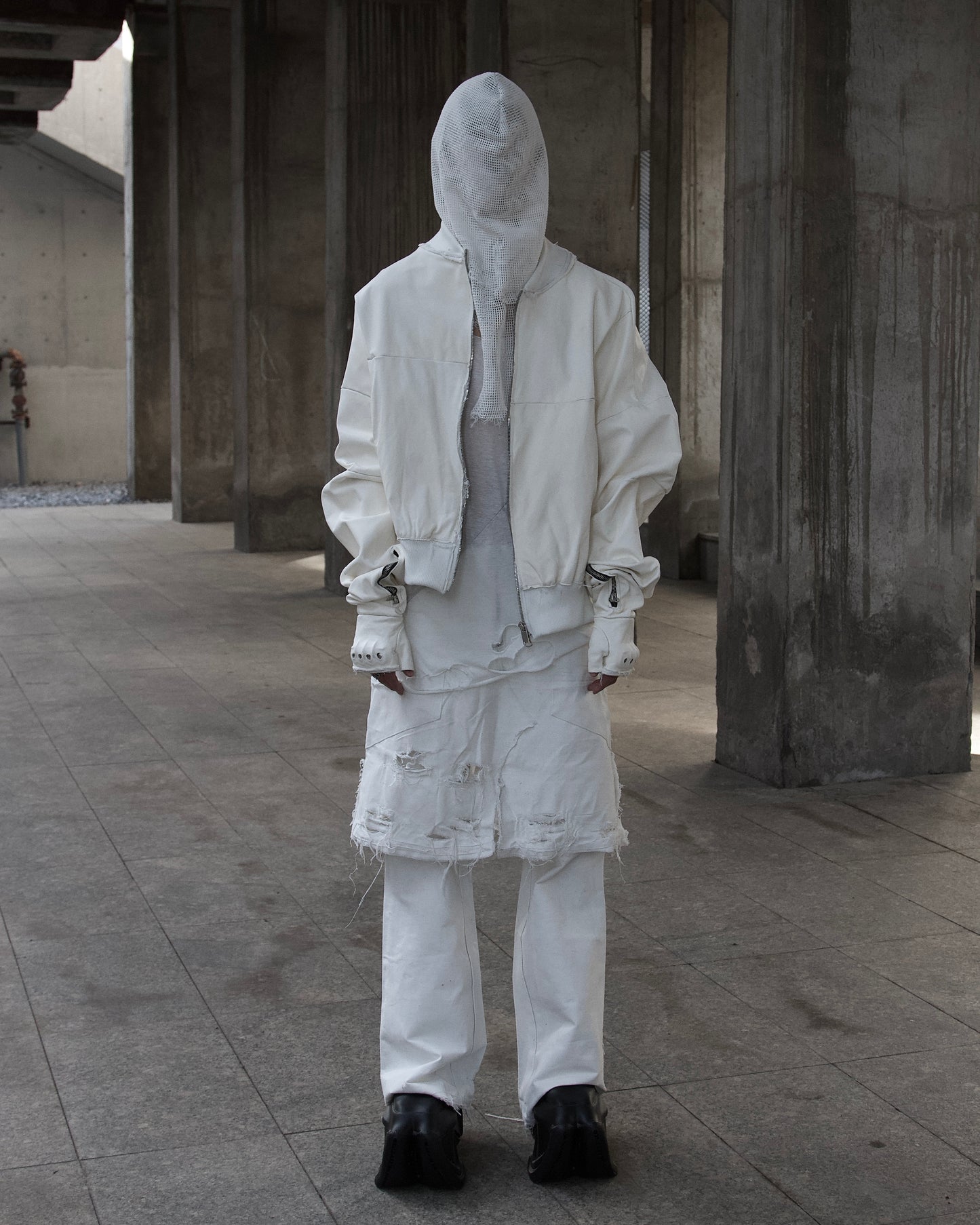 ÇREUX - PRØSTHETIC GLØVE BOMBER - WHITE