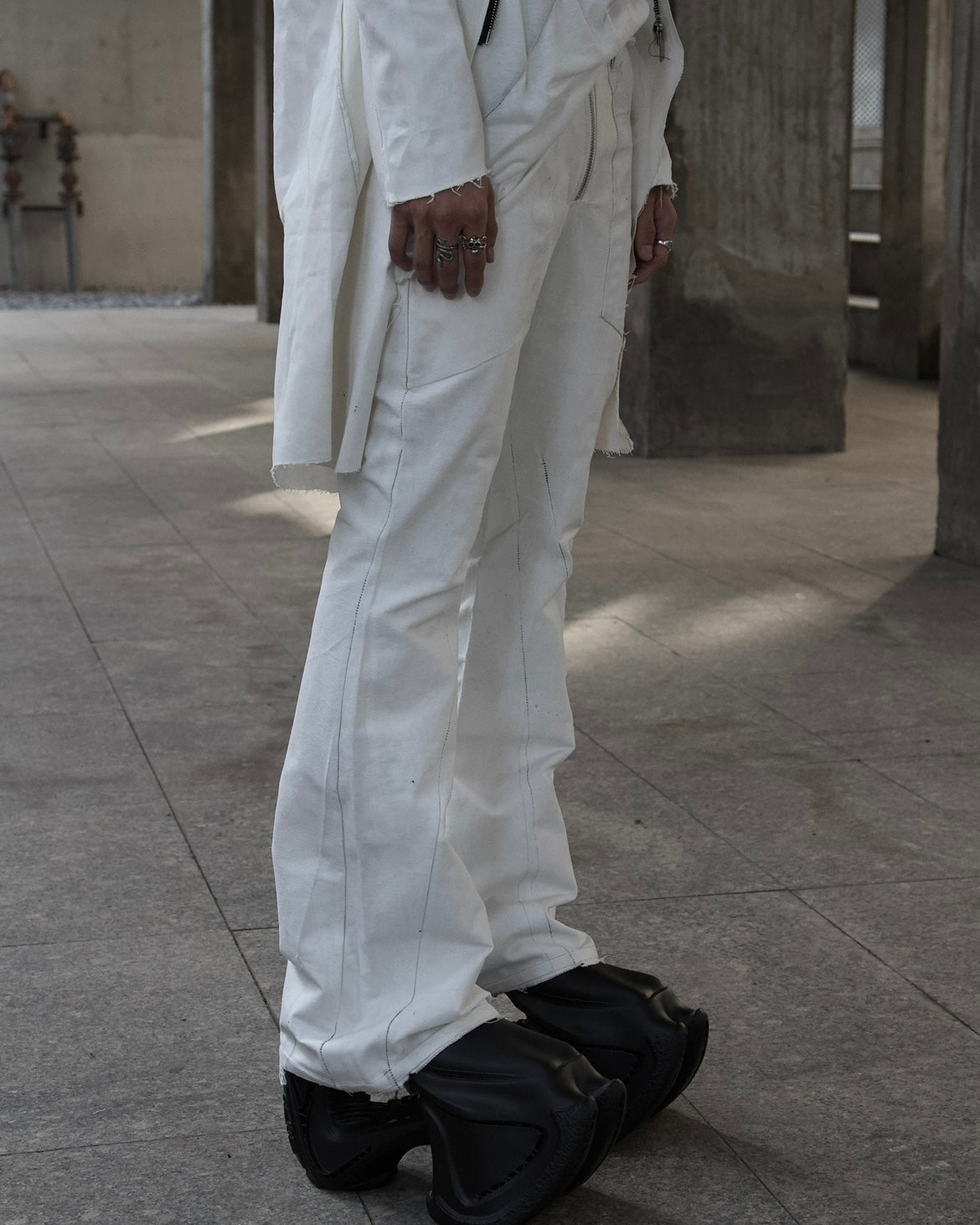 TØRNAD - WAXED COATED TORNADO FLARED JEANS - WHITE