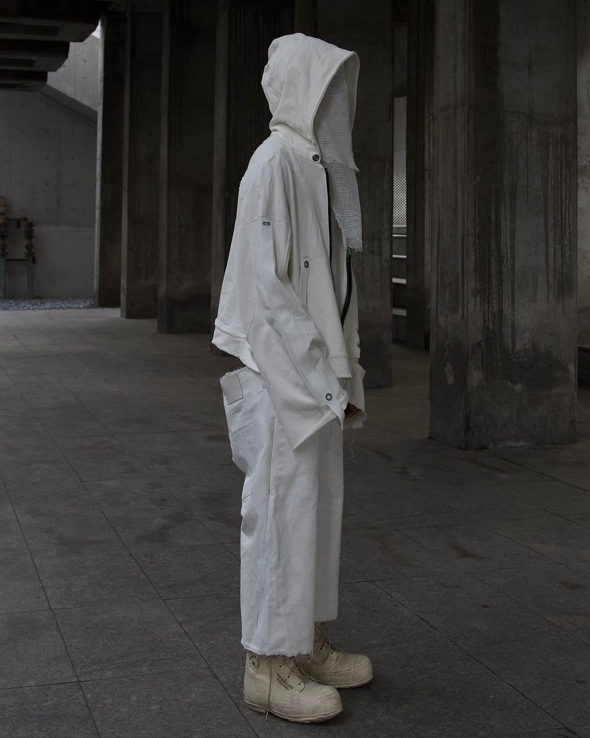 SEUL - WAXED COATED OVERSIZE ZIP UP HOODIE - WHITE