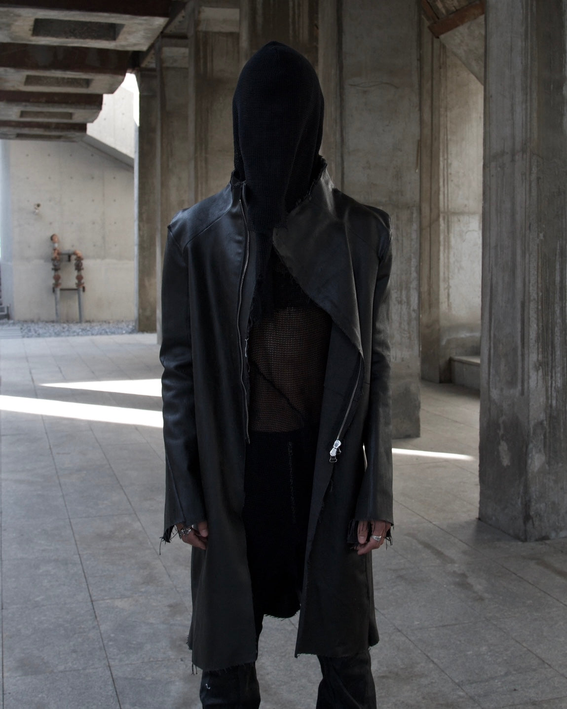 SLÁÜE - WAXED COATED CANVAS OVERLOCK LONG COAT- BLACK