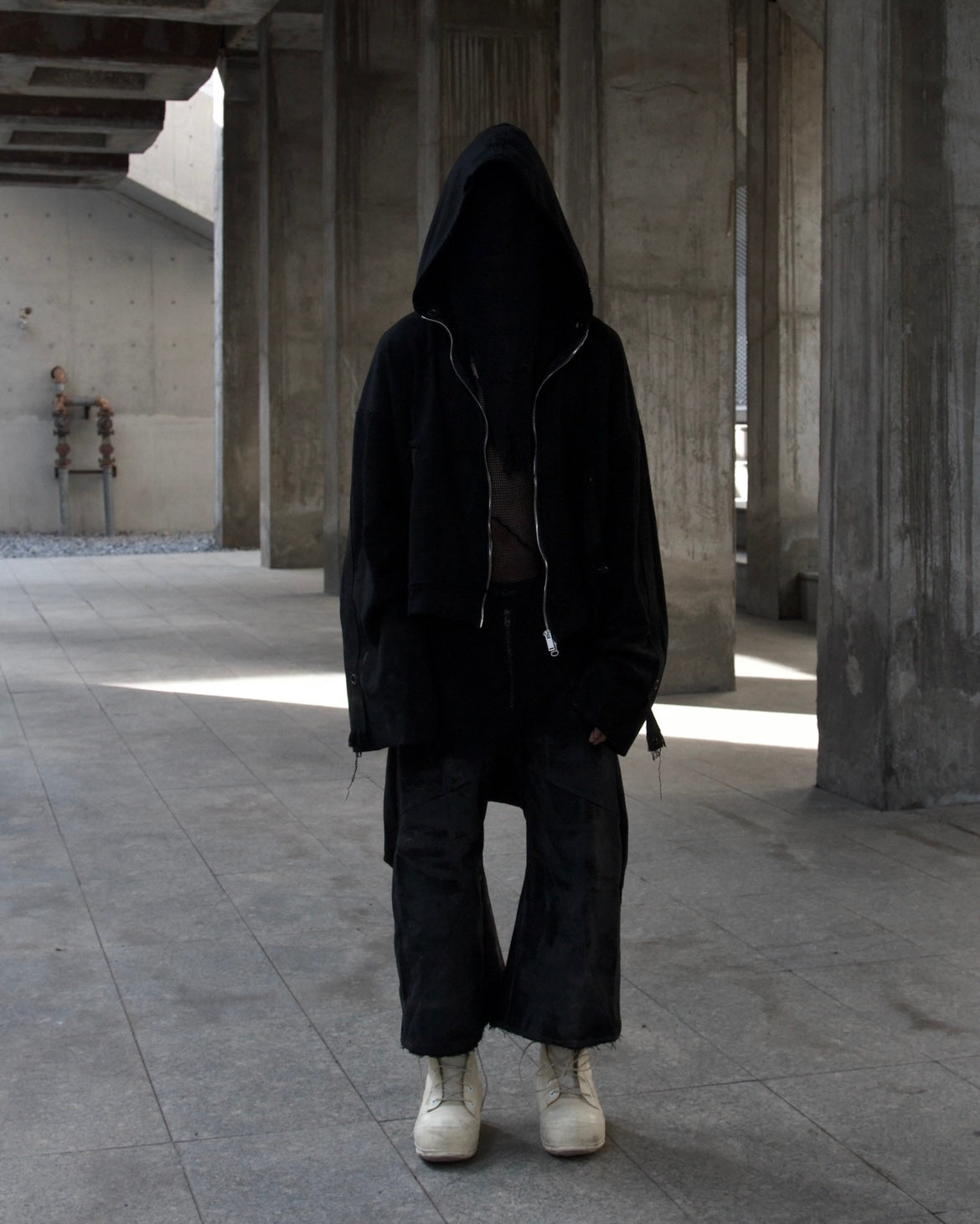 SEUL - WAXED COATED OVERSIZE ZIP UP HOODIE - BLACK