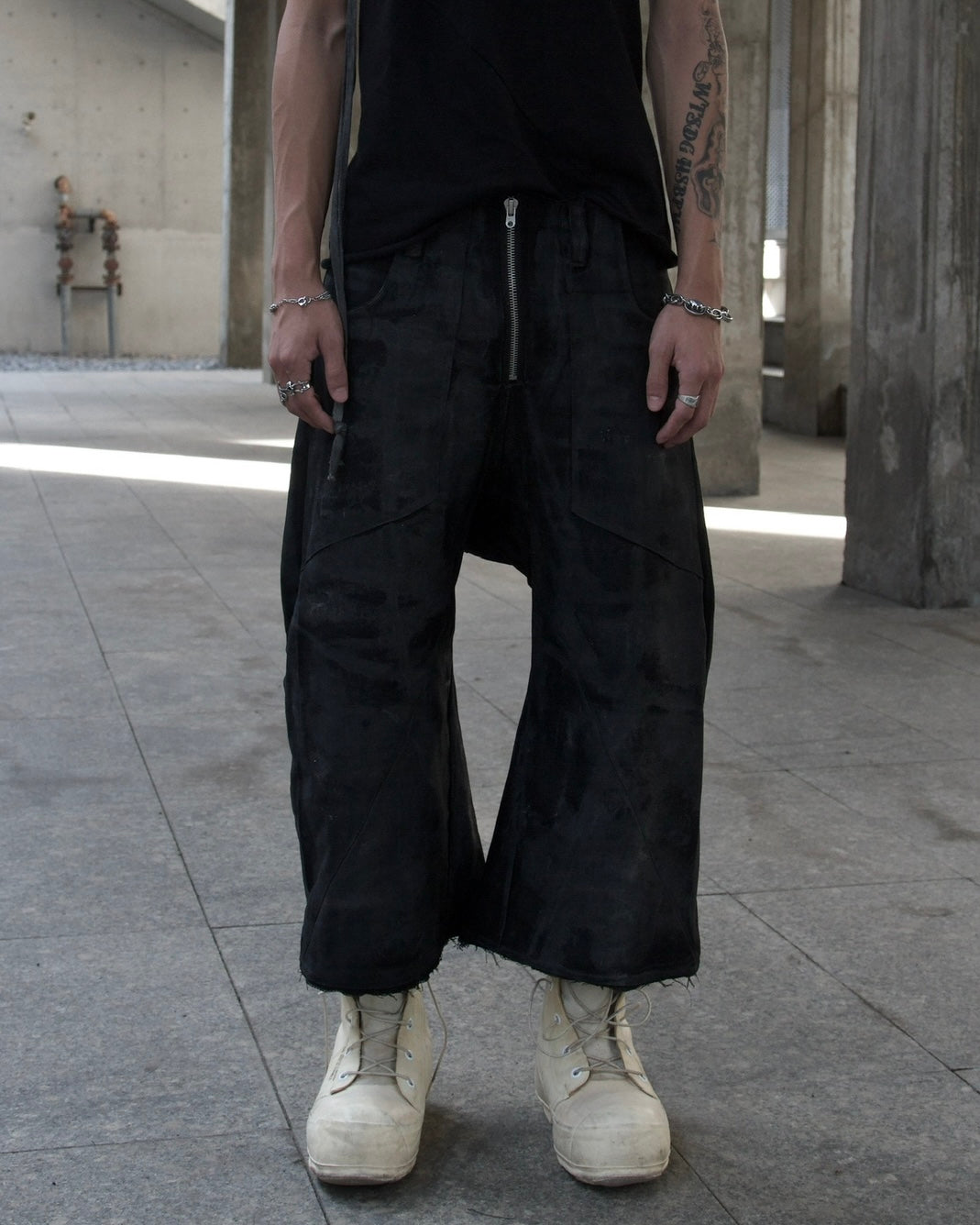 DLOUT - WAXED COATED DOUBLE WAIST CROPPED JEANS - BLACK