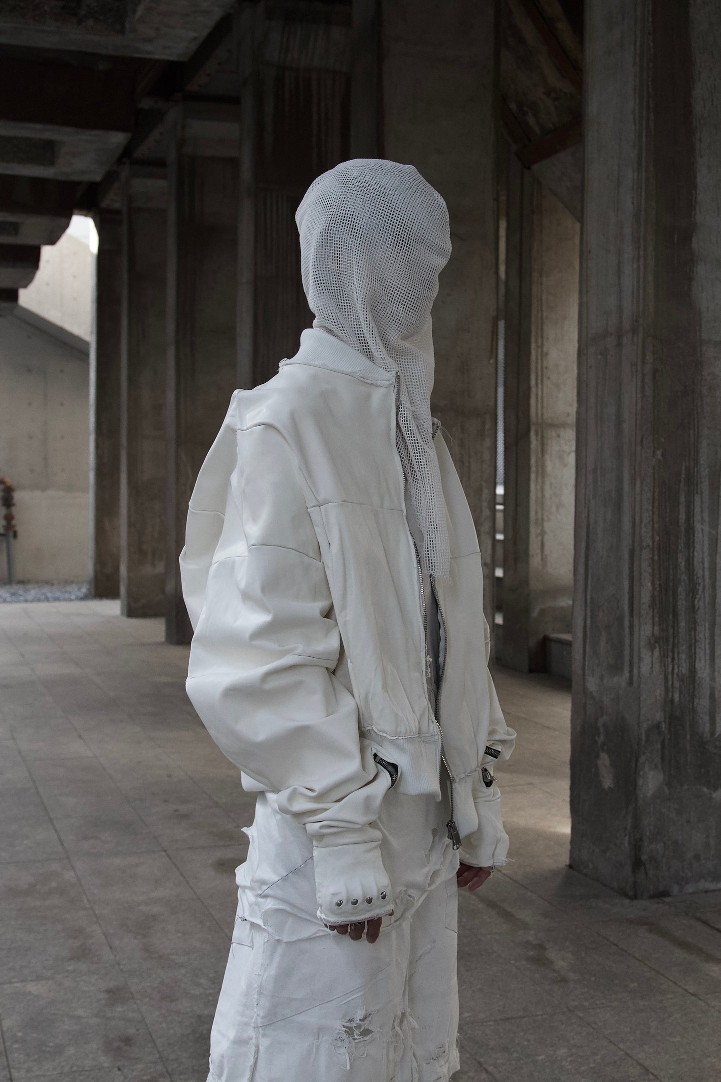 ÇREUX - PRØSTHETIC GLØVE BOMBER - WHITE