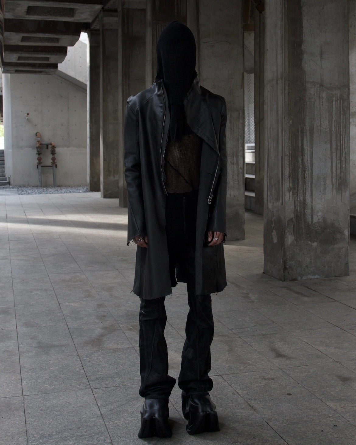 SLÁÜE - WAXED COATED CANVAS OVERLOCK LONG COAT- BLACK