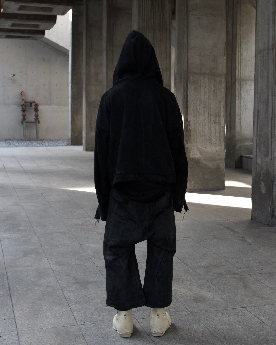 SEUL - WAXED COATED OVERSIZE ZIP UP HOODIE - BLACK