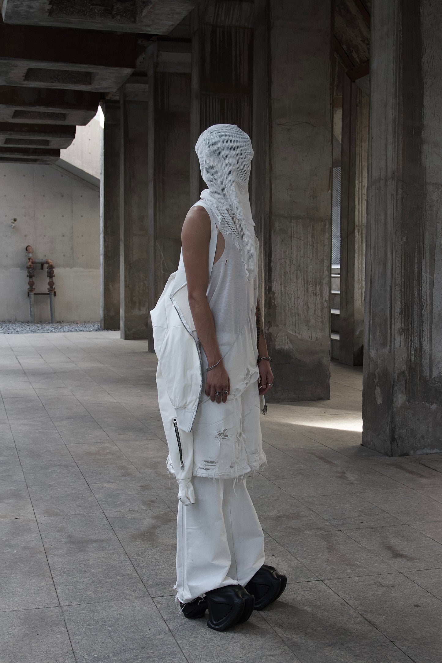 ÇREUX - PRØSTHETIC GLØVE BOMBER - WHITE