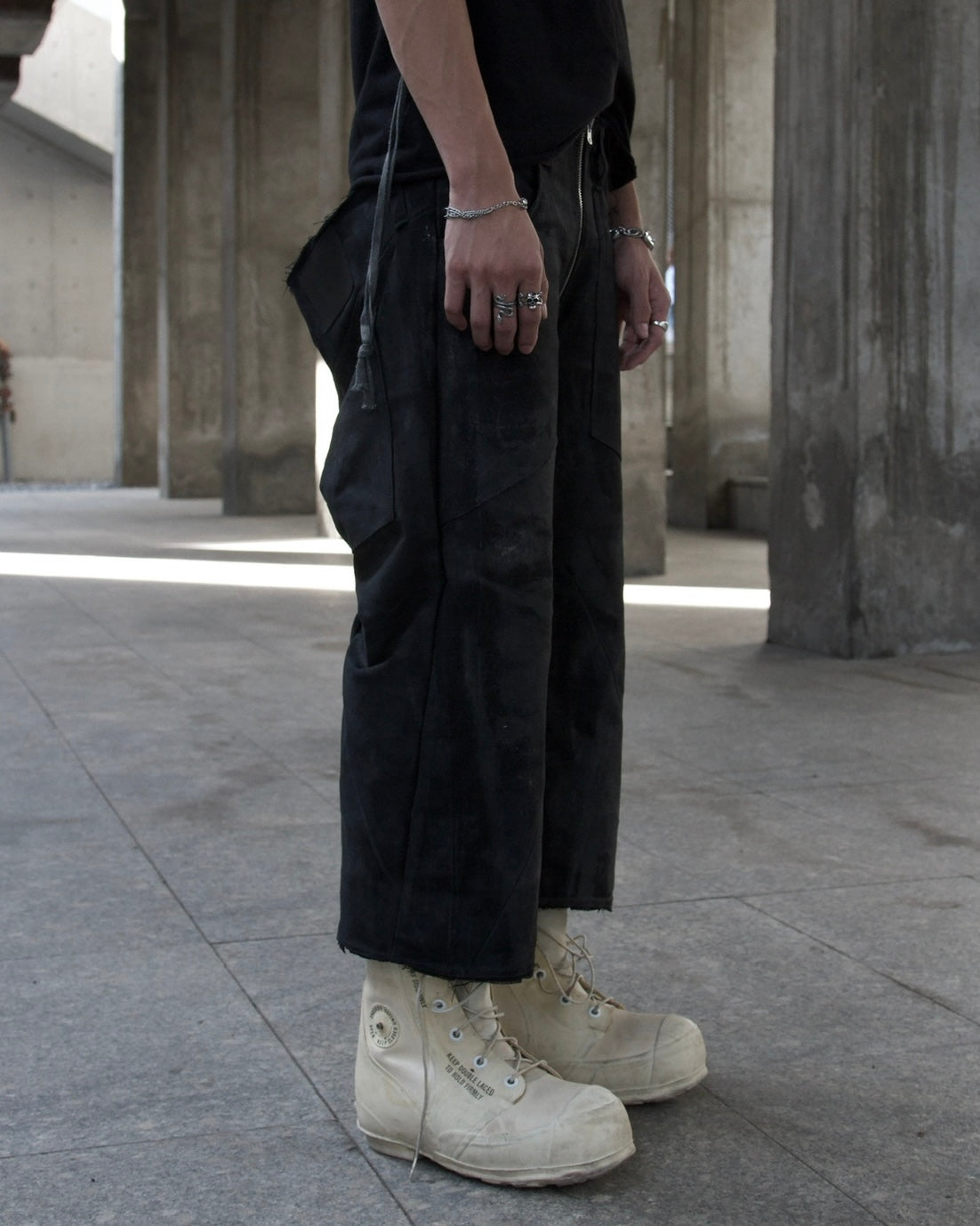 DLOUT - WAXED COATED DOUBLE WAIST CROPPED JEANS - BLACK