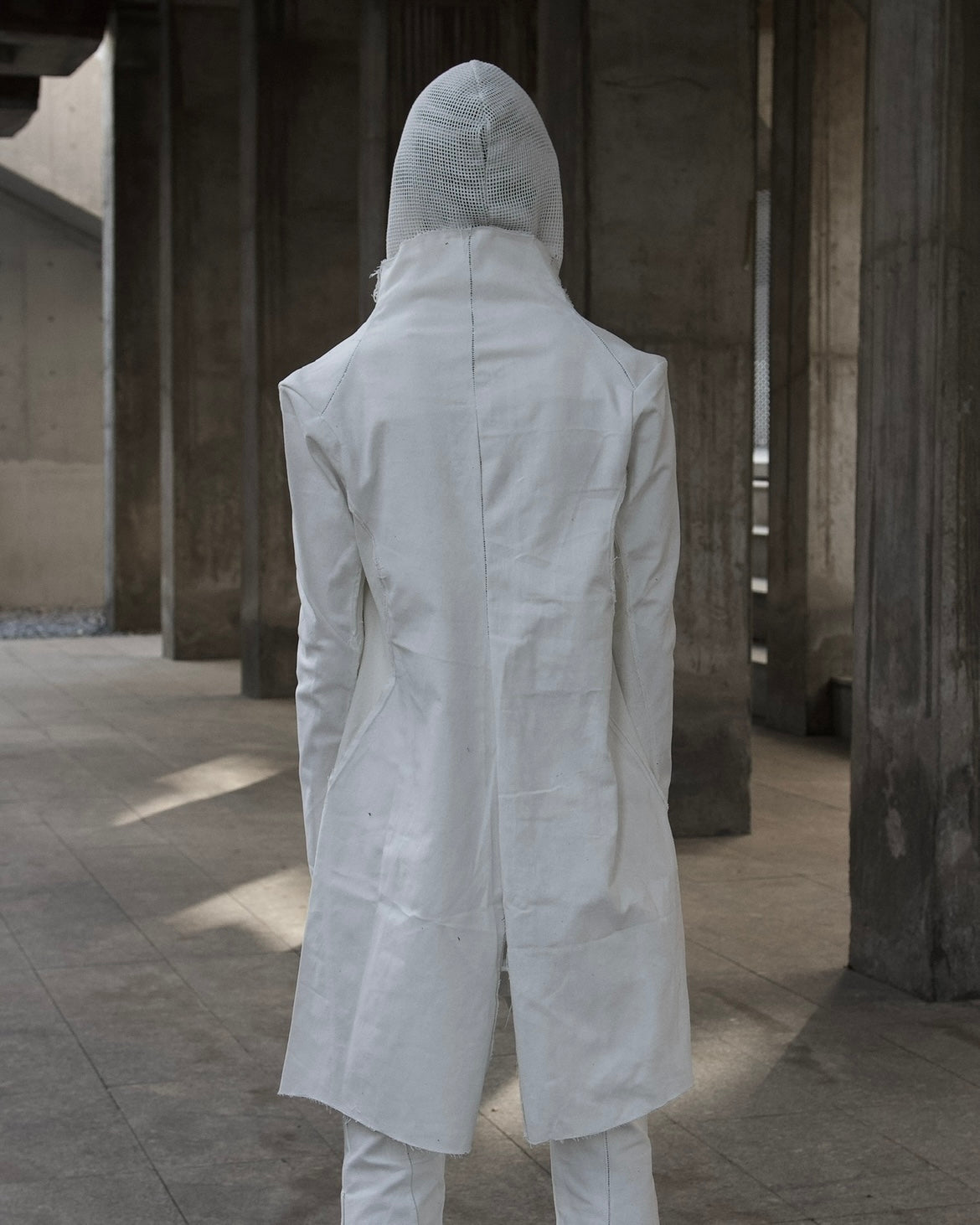 SLÁÜE - WAXED COATED CANVAS OVERLOCK LONG COAT- WHITE