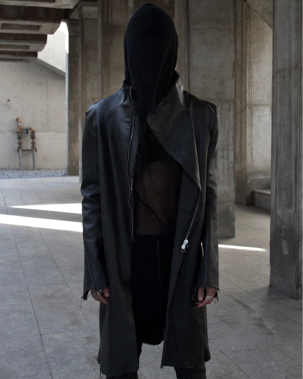 SLÁÜE - WAXED COATED CANVAS OVERLOCK LONG COAT- BLACK