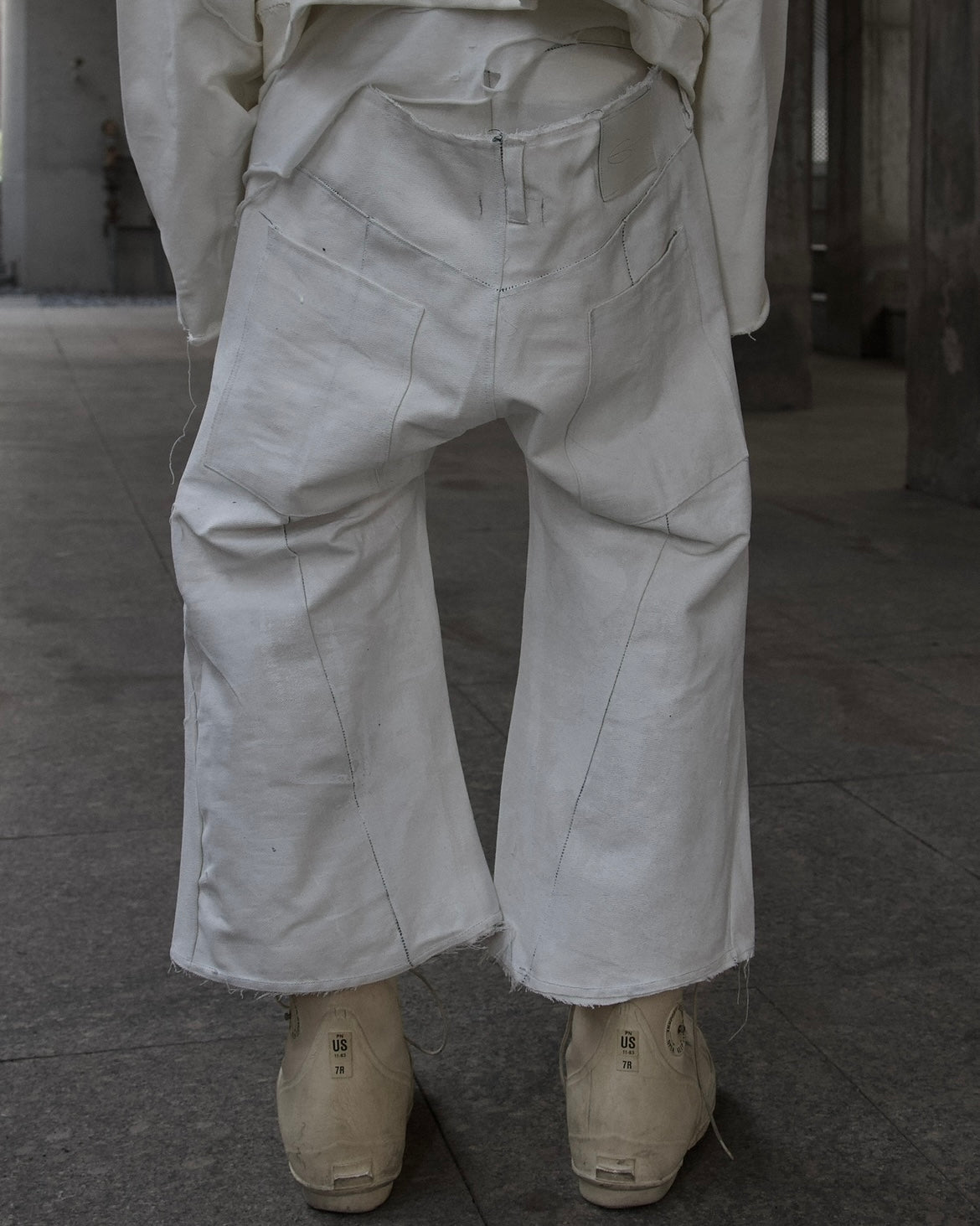 DLOUT - WAXED COATED DOUBLE WAIST CROPPED JEANS - WHITE