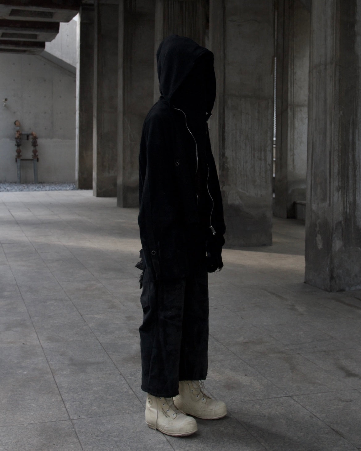SEUL - WAXED COATED OVERSIZE ZIP UP HOODIE - BLACK