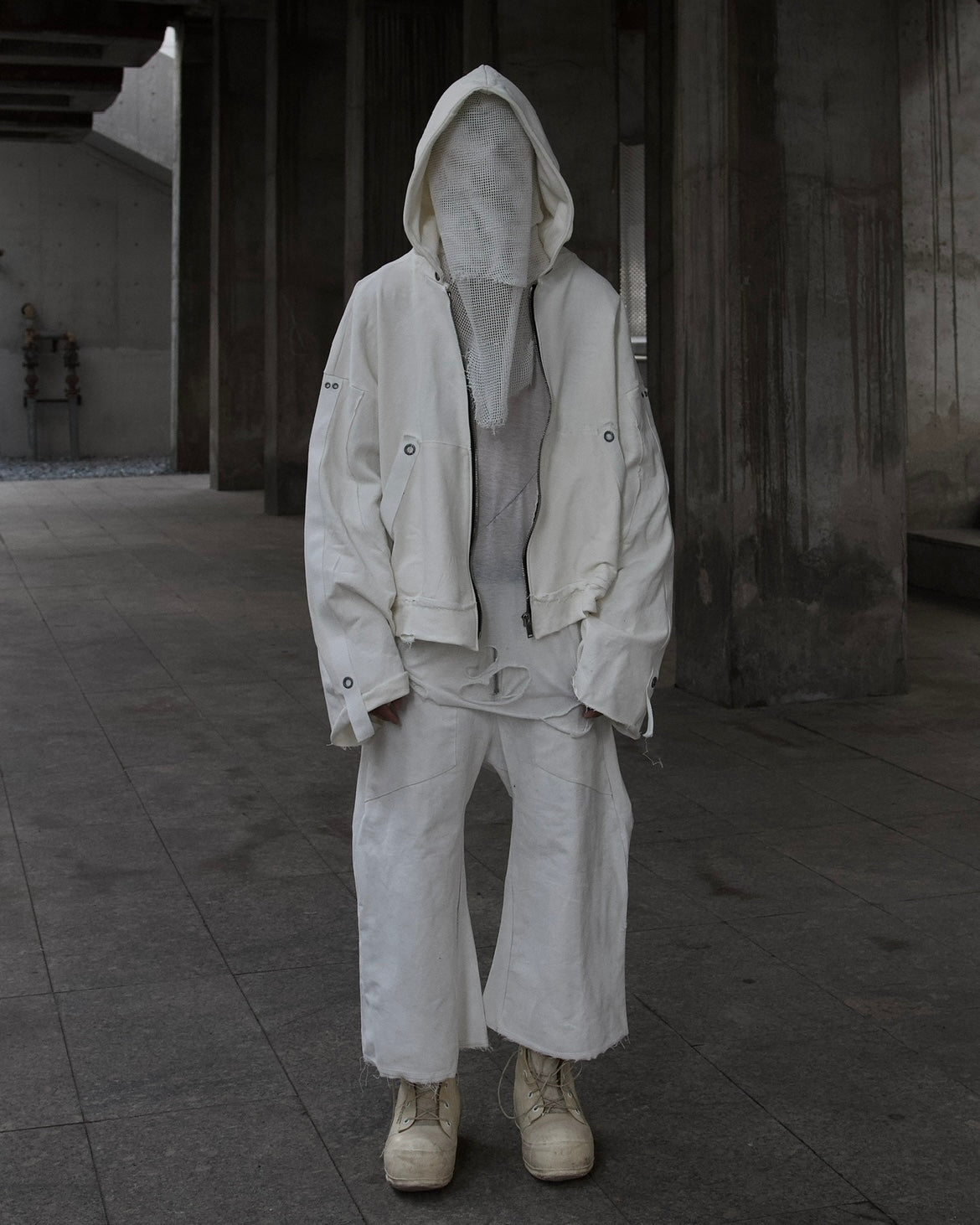 SEUL - WAXED COATED OVERSIZE ZIP UP HOODIE - WHITE