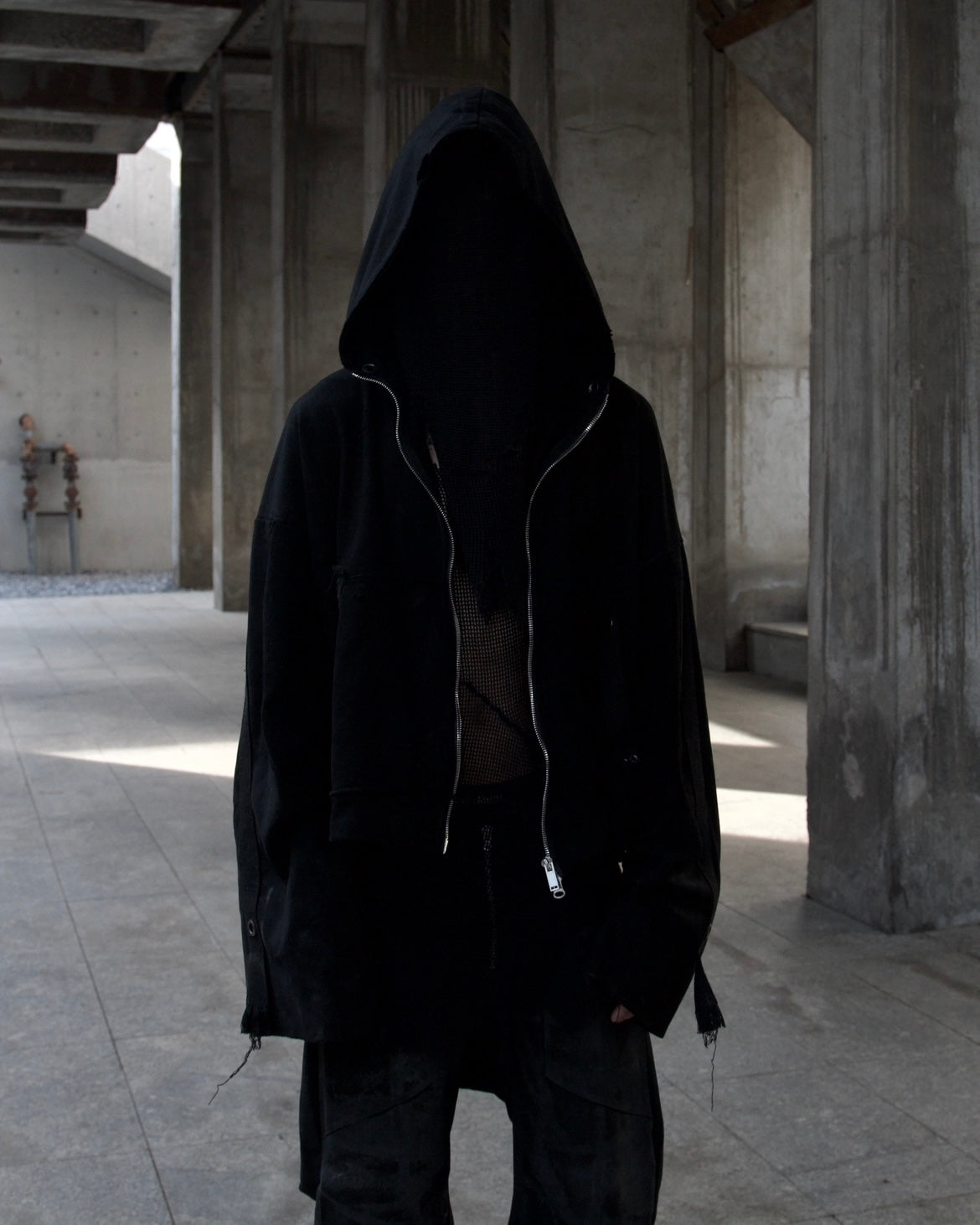 SEUL - WAXED COATED OVERSIZE ZIP UP HOODIE - BLACK