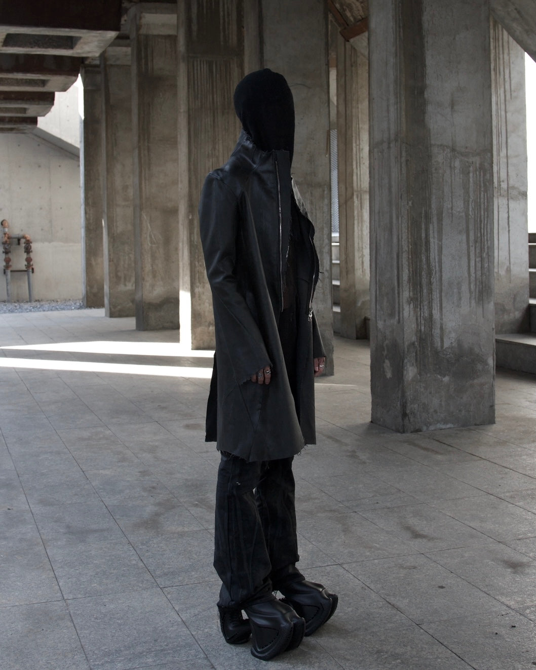 SLÁÜE - WAXED COATED CANVAS OVERLOCK LONG COAT- BLACK