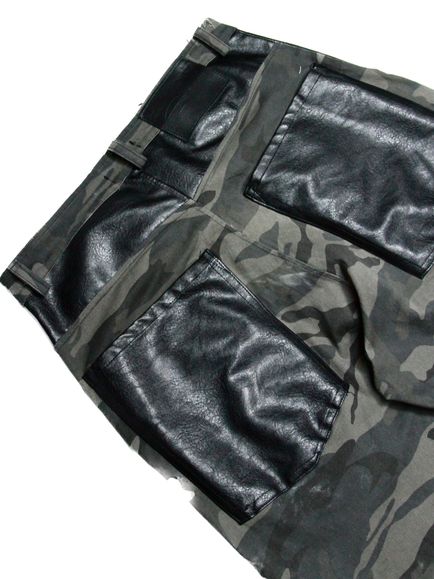 - ILLU - CAMO PANTS -