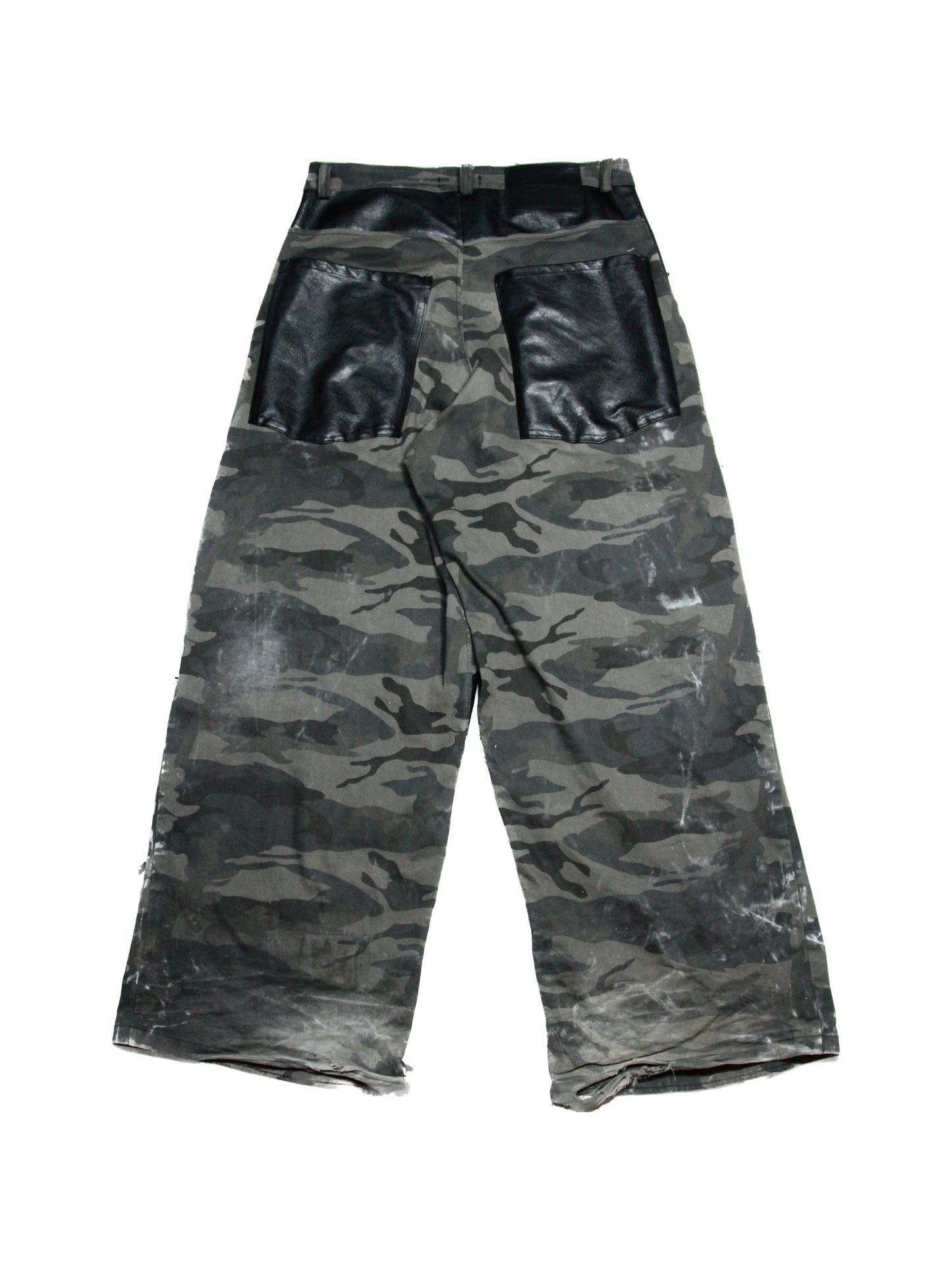 - ILLU - CAMO PANTS -